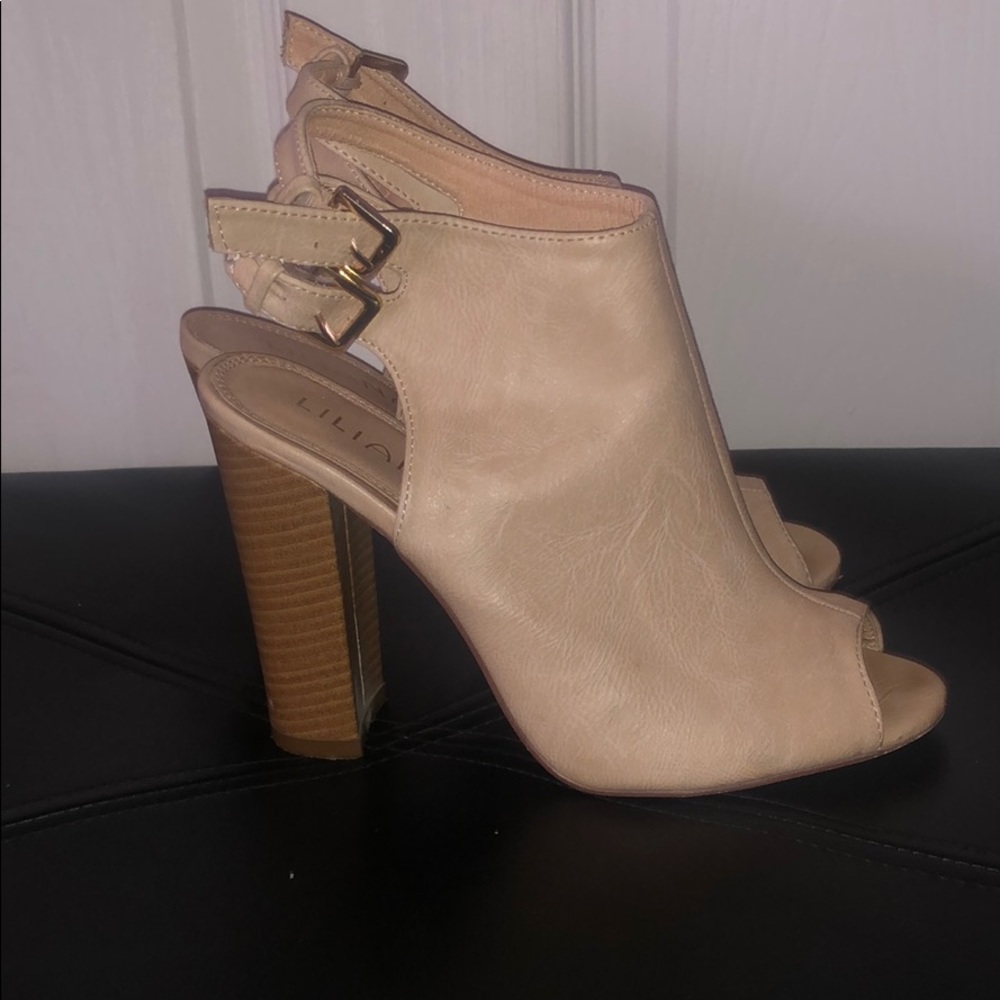 Women’s shoes
